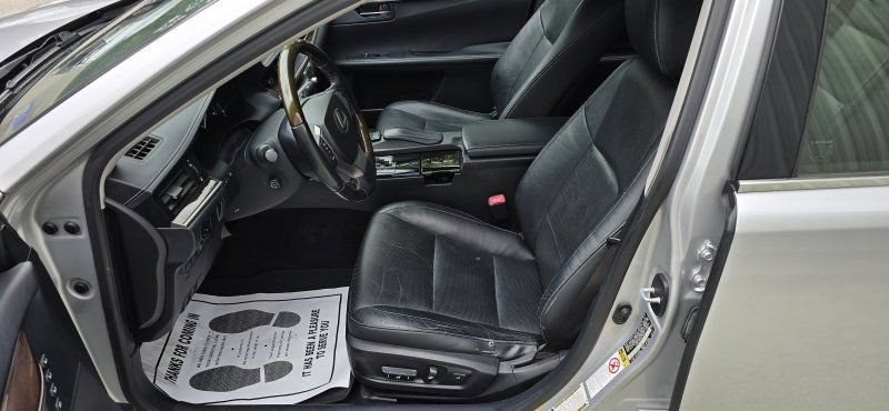 Used 2014 Lexus ES 350 w/ Luxury Package FWD image 16