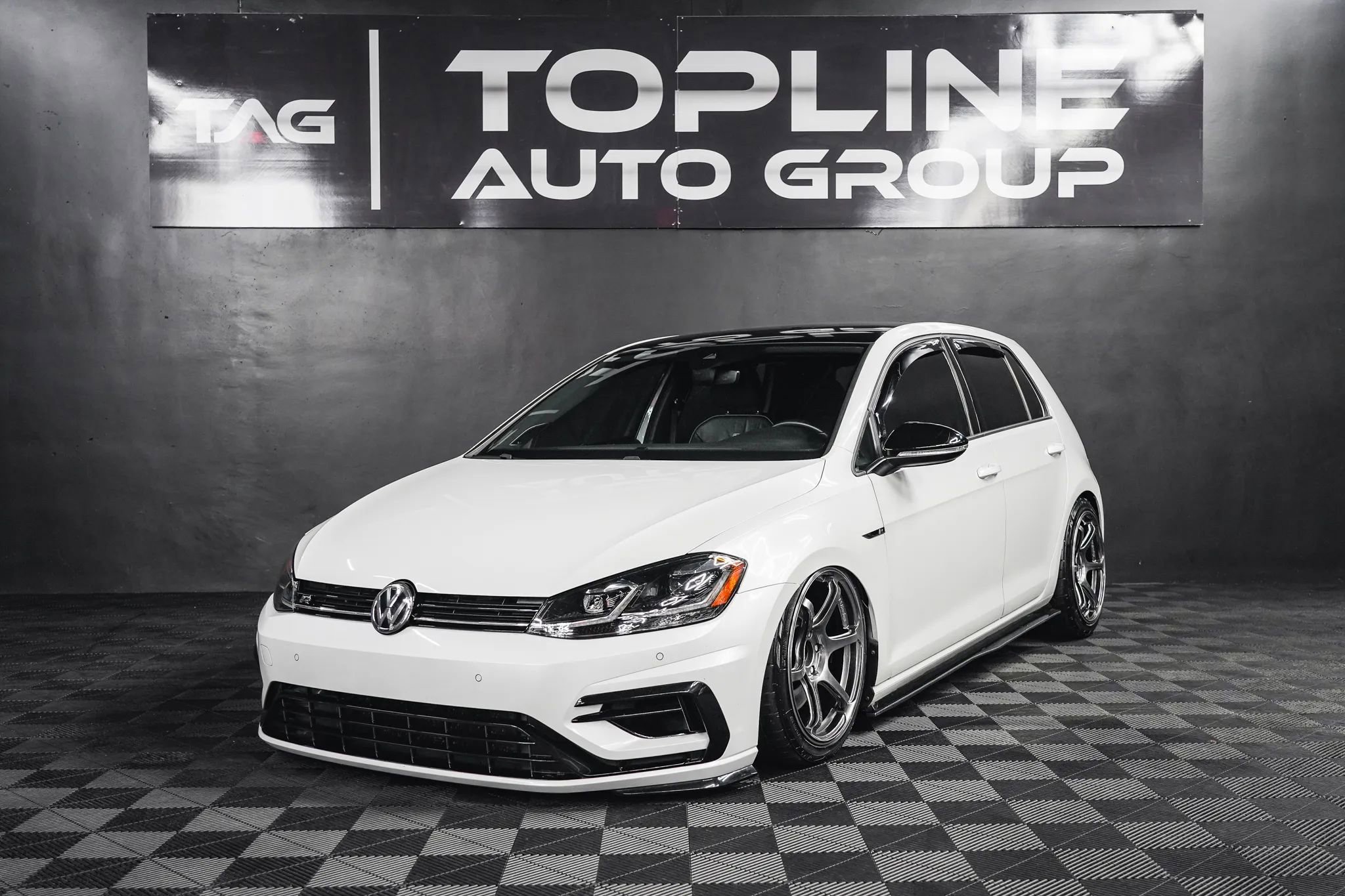 Used 2018 Volkswagen Golf R 4-Door image 4