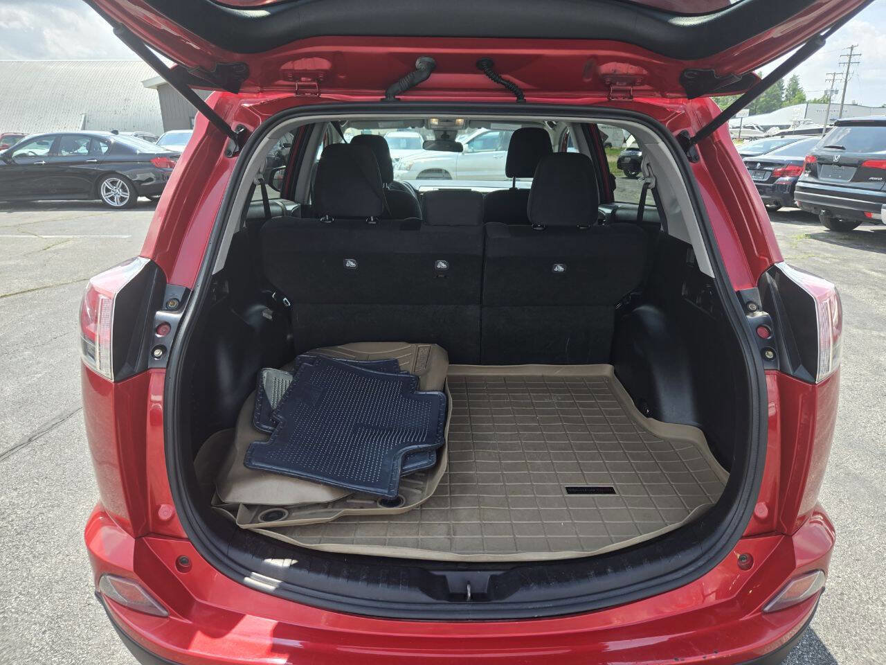 Used 2017 Toyota RAV4 LE image 22