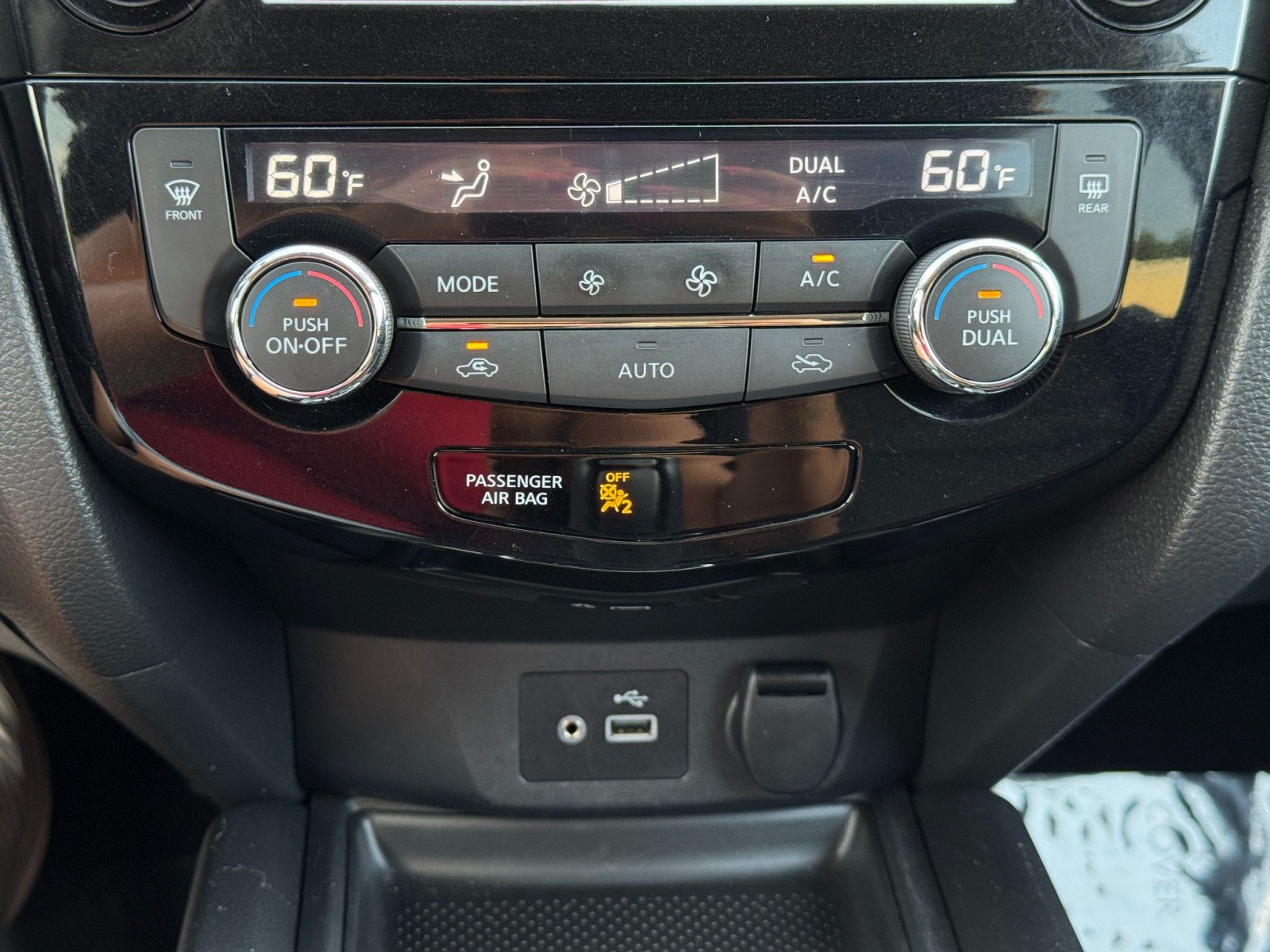 Used 2018 Nissan Rogue SV w/ Premium Package AWD/4WD image 27