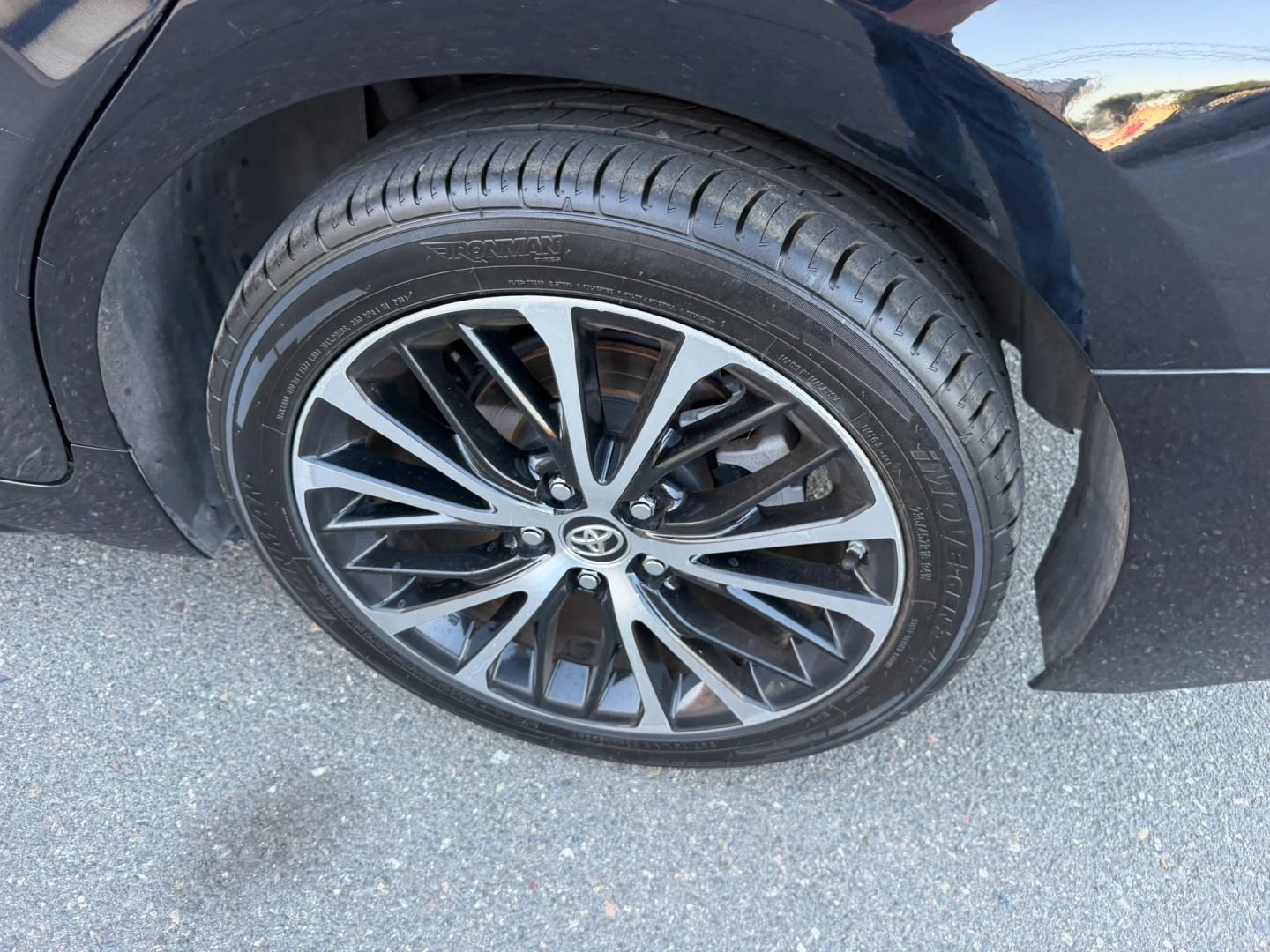 Used 2018 Toyota Camry SE w/ Moonroof Package FWD image 32