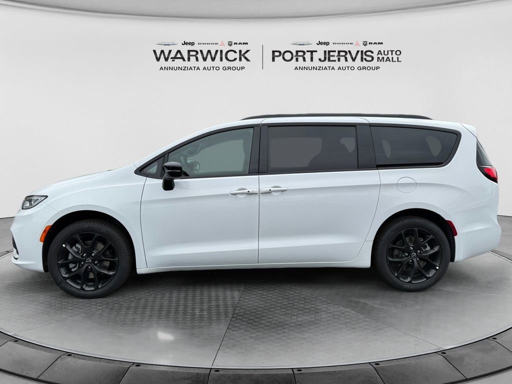 New 2026 Chrysler Pacifica Select AWD/4WD image 2
