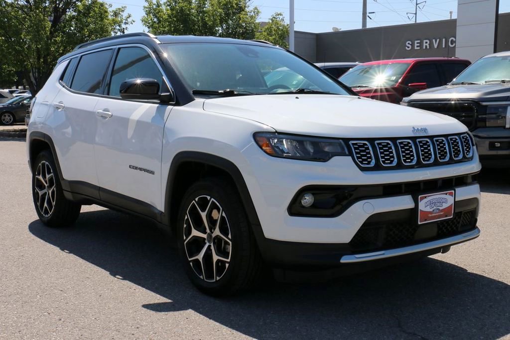Used 2025 Jeep Compass Limited AWD/4WD image 4