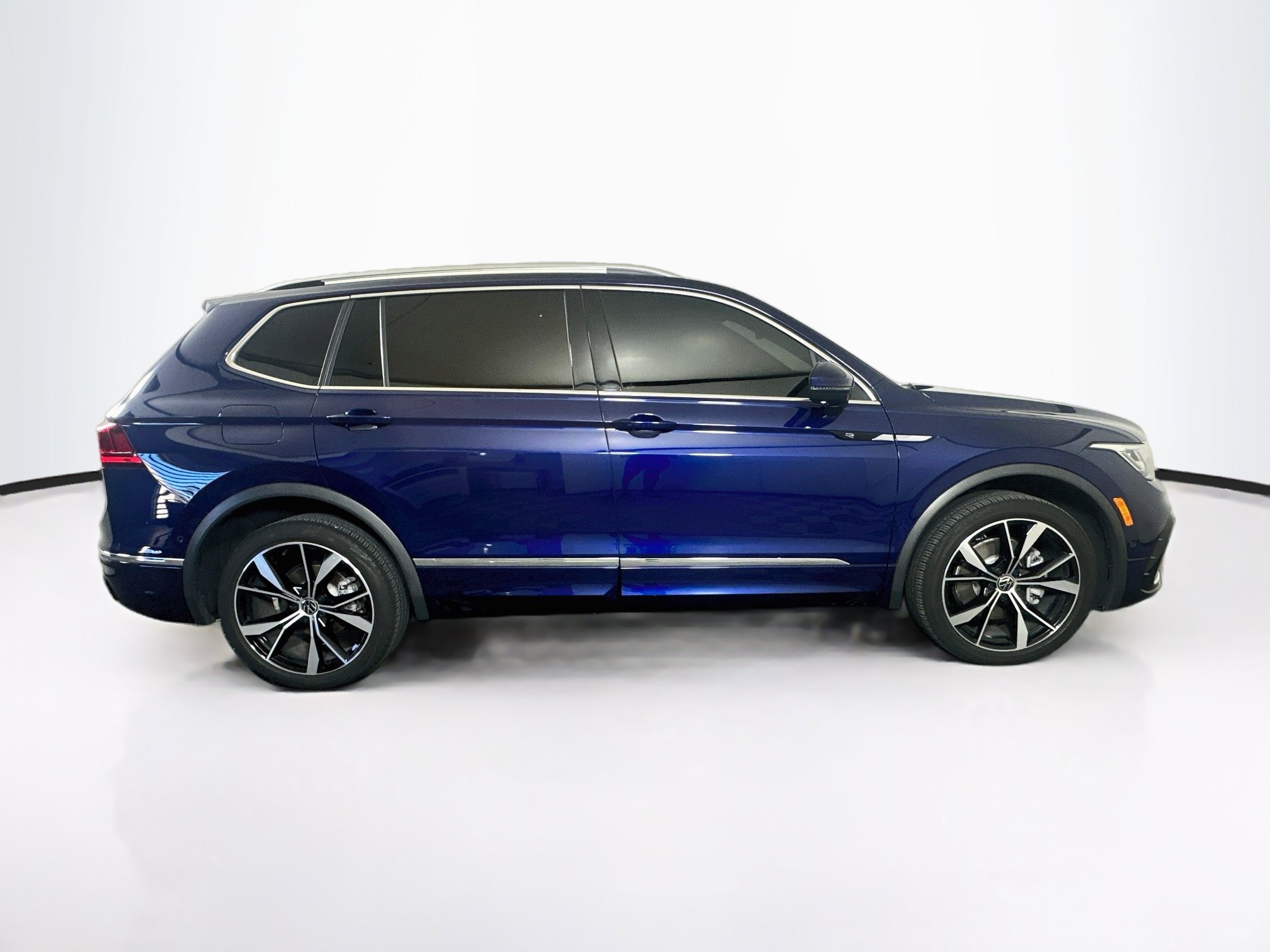 Used 2024 Volkswagen Tiguan SEL R-Line AWD/4WD image 10