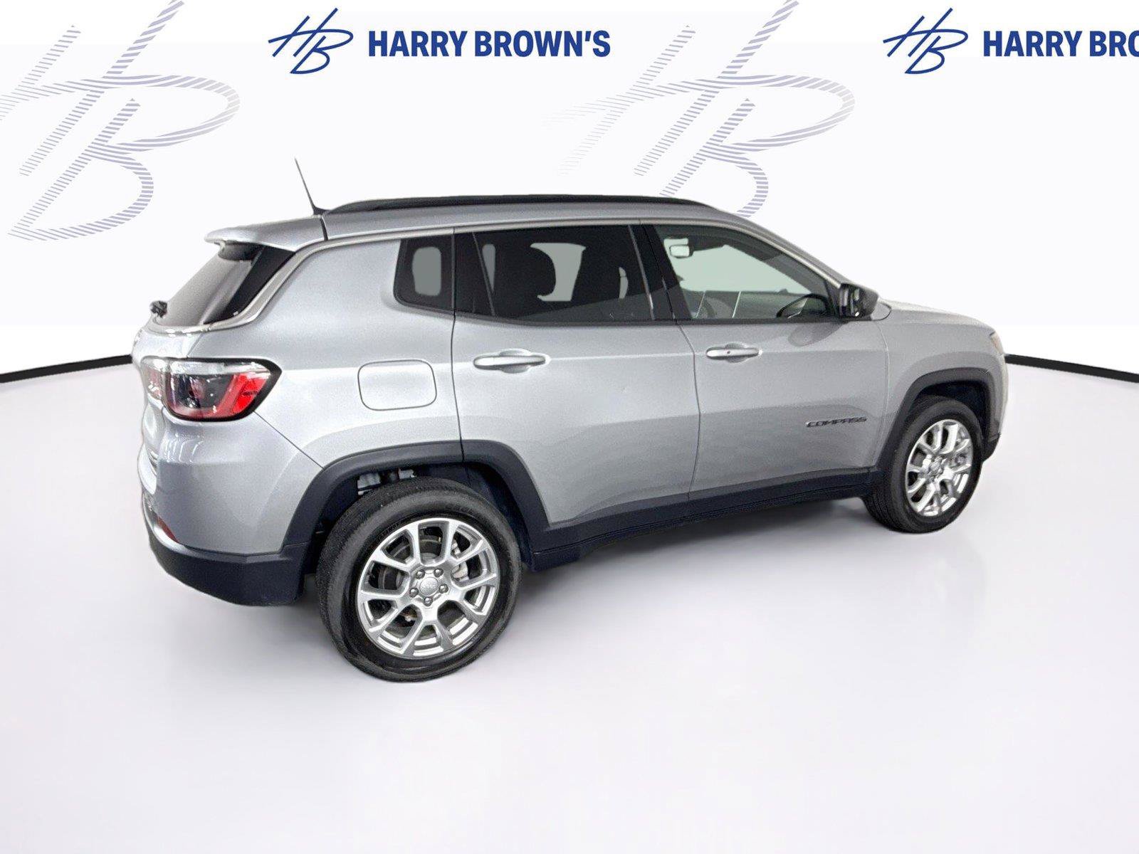 Used 2023 Jeep Compass Latitude AWD/4WD image 30
