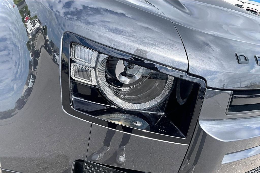 Used 2023 Land Rover Defender 110 V8 AWD/4WD image 30