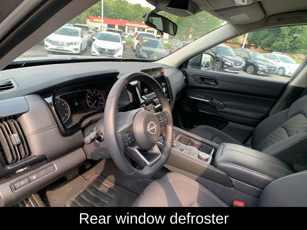 Used 2024 Nissan Pathfinder SV AWD/4WD image 12