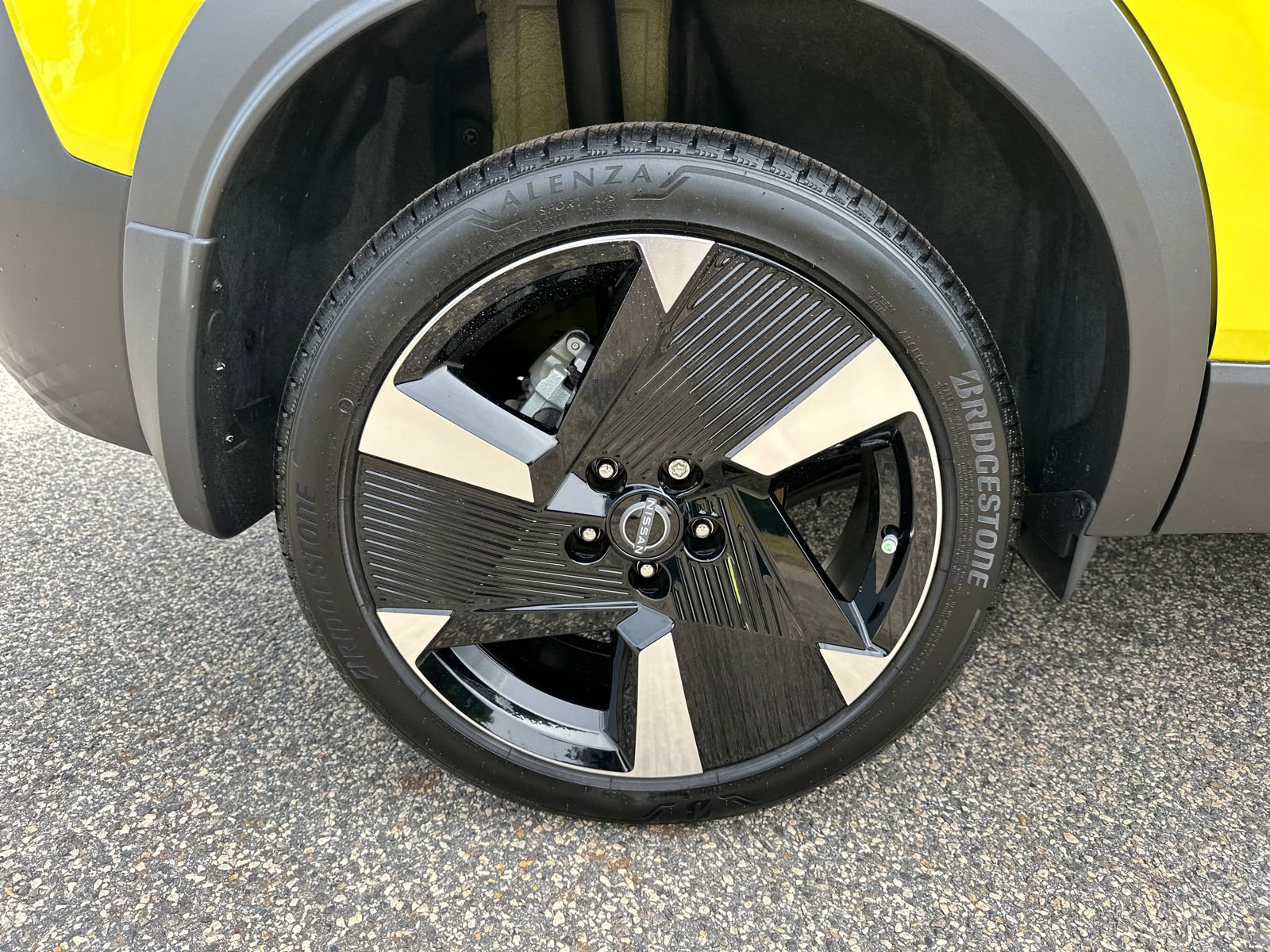 Certified 2025 Nissan Kicks SR FWD image 15
