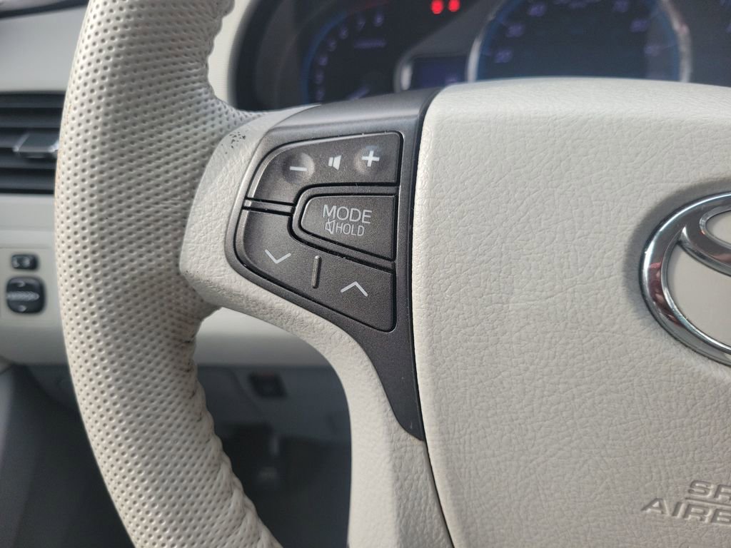Used 2013 Toyota Sienna XLE w/ Entertainment Pkg image 34
