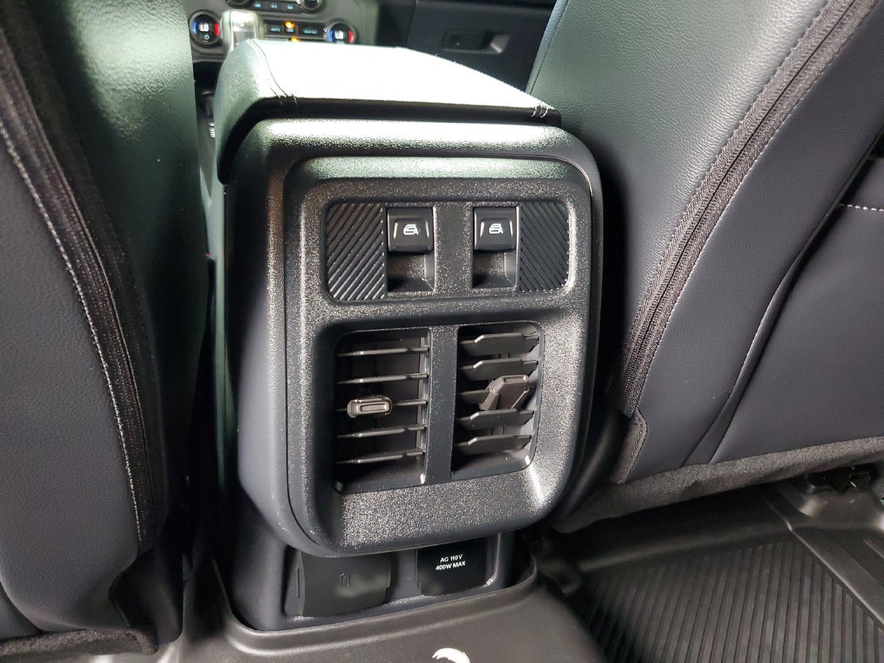 Used 2025 Ford Bronco Outer Banks AWD/4WD image 15