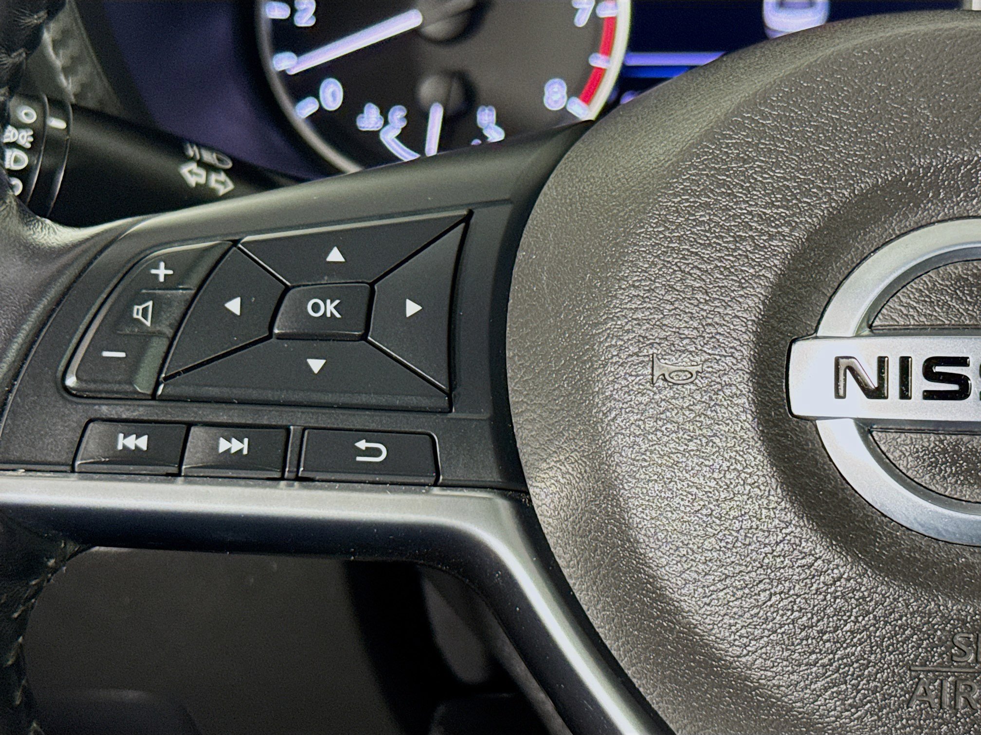 Used 2020 Nissan Sentra SV w/ Lighting Package FWD image 13