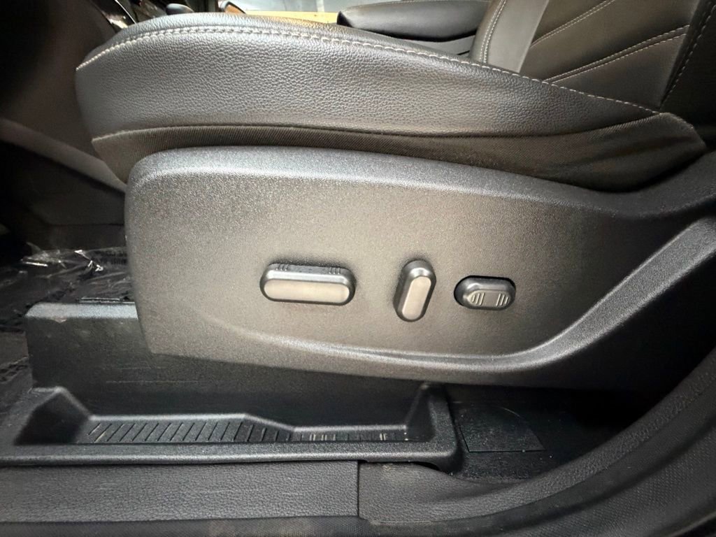 Used 2018 Ford Escape Titanium w/ Ford Safe & Smart Package AWD/4WD image 26