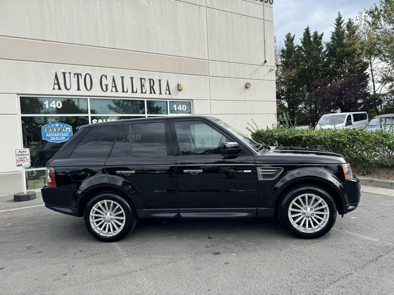 Used 2011 Land Rover Range Rover Sport HSE AWD/4WD image 3