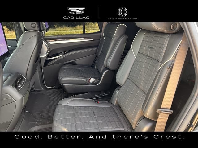 Used 2025 Cadillac Escalade Sport Platinum w/ LPO, Floor Liner Package AWD/4WD image 31