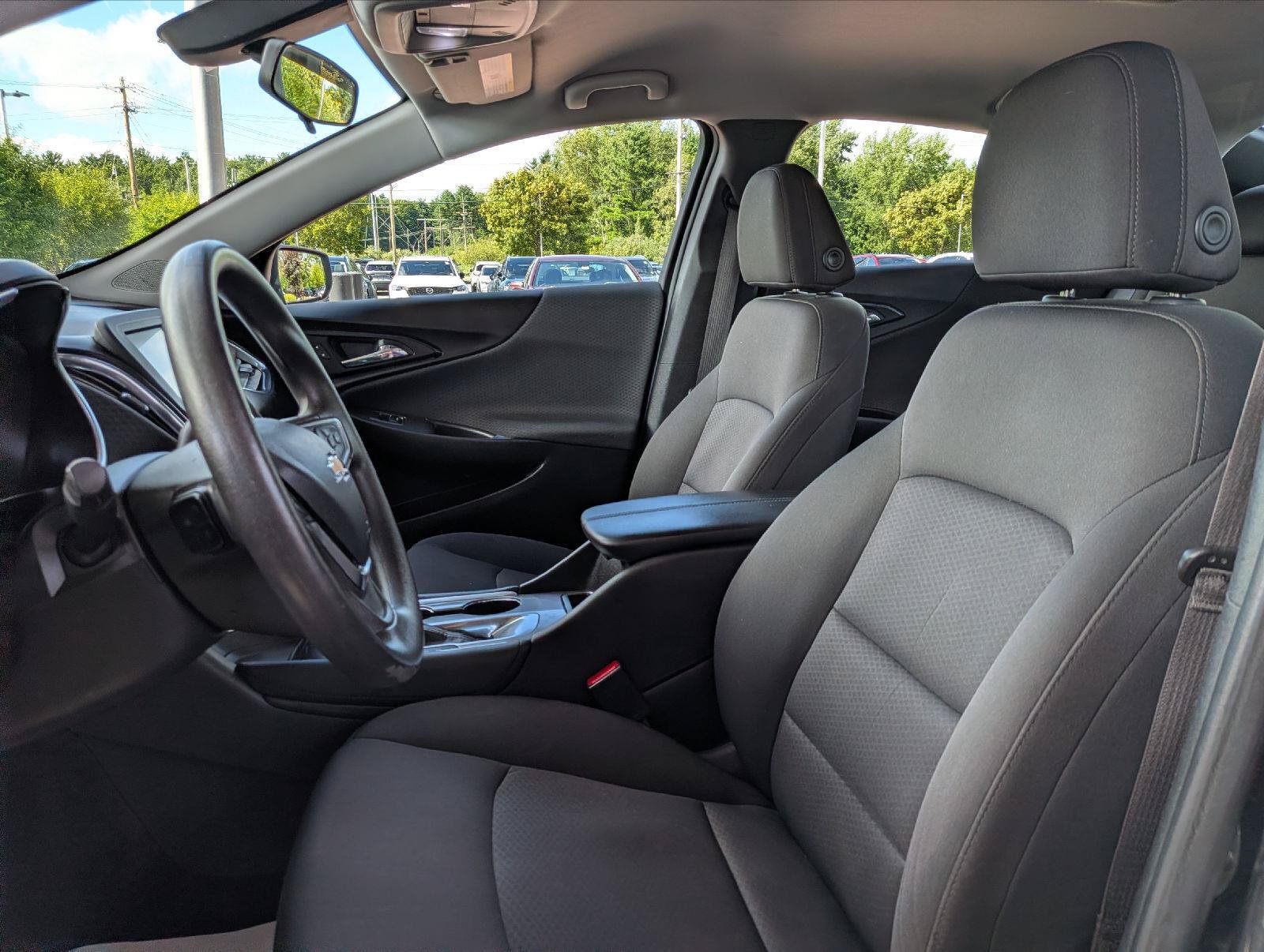 Used 2018 Chevrolet Malibu LT FWD image 13