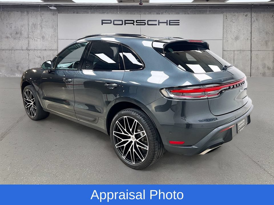 Certified 2023 Porsche Macan AWD/4WD image 3