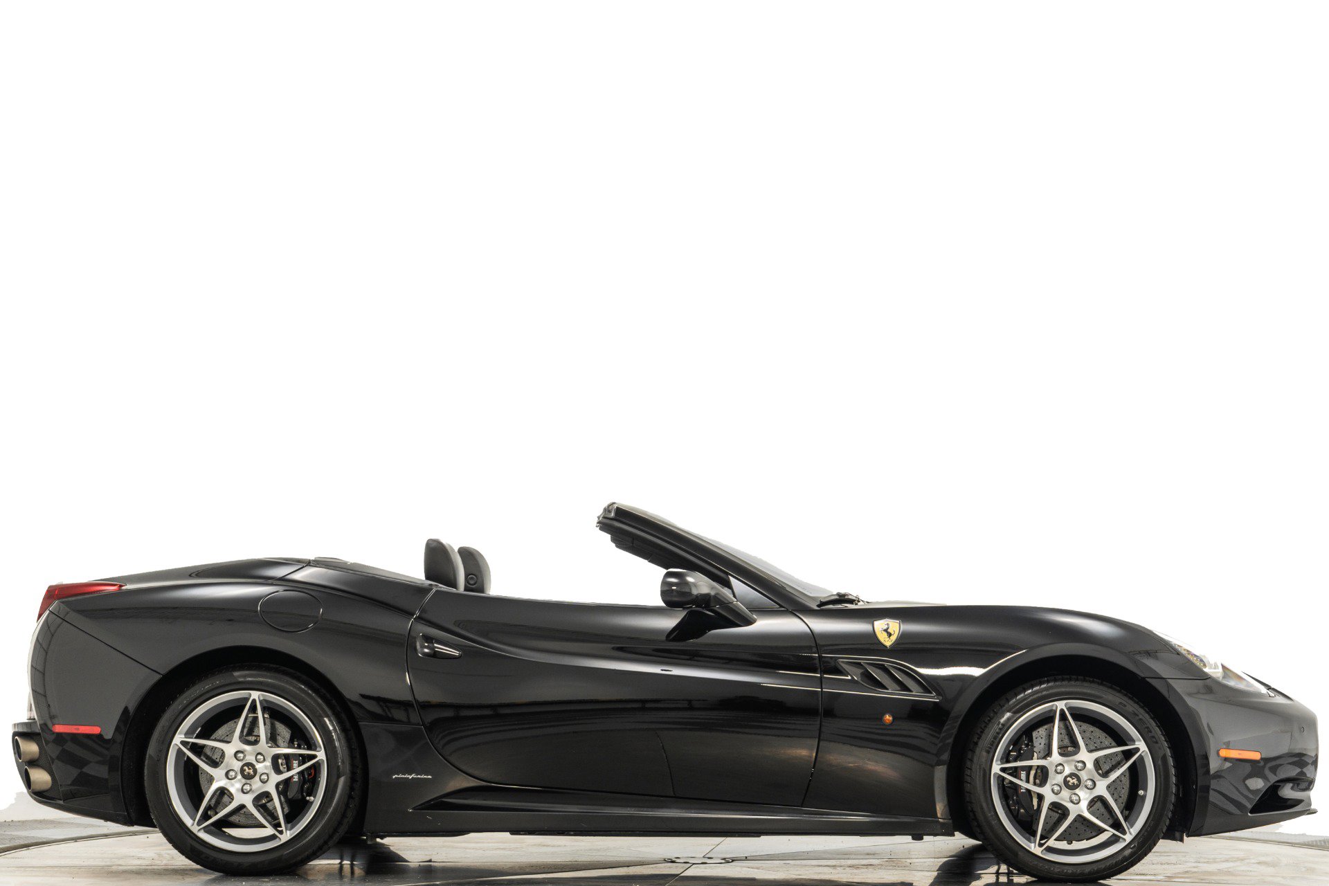 Used 2011 Ferrari California image 2