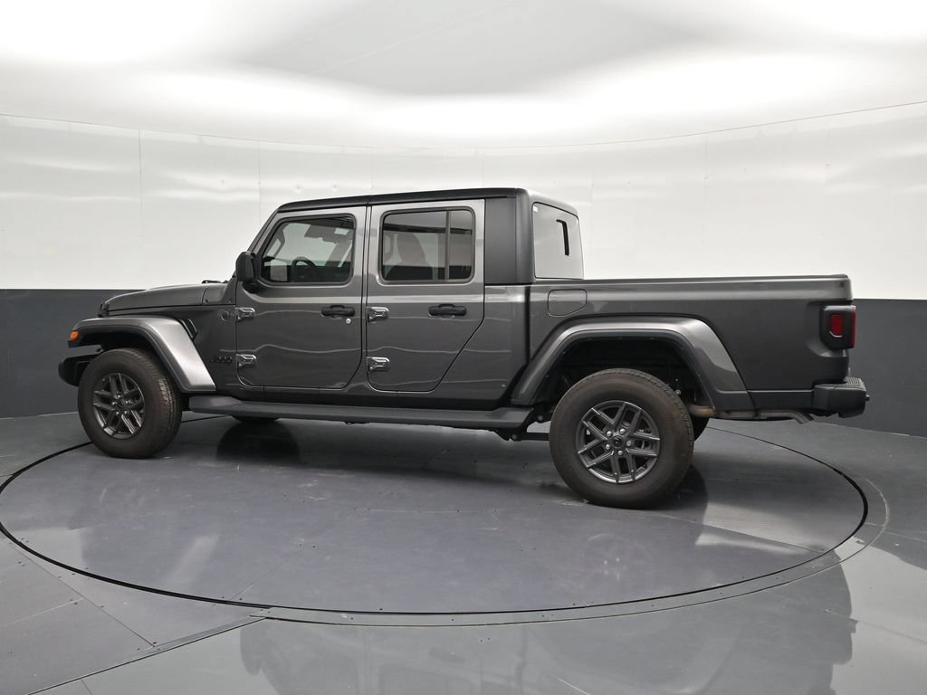 Used 2025 Jeep Gladiator Sport AWD/4WD image 9