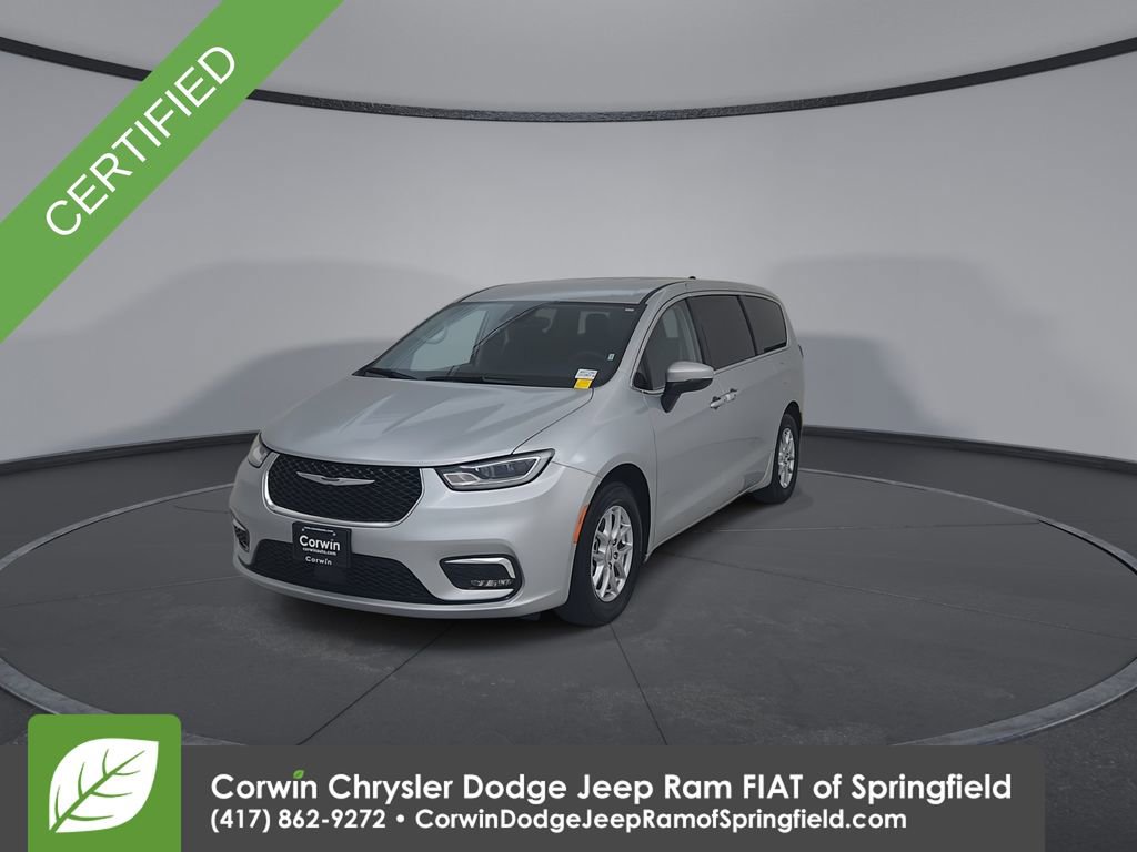 Certified 2023 Chrysler Pacifica Touring-L image 6