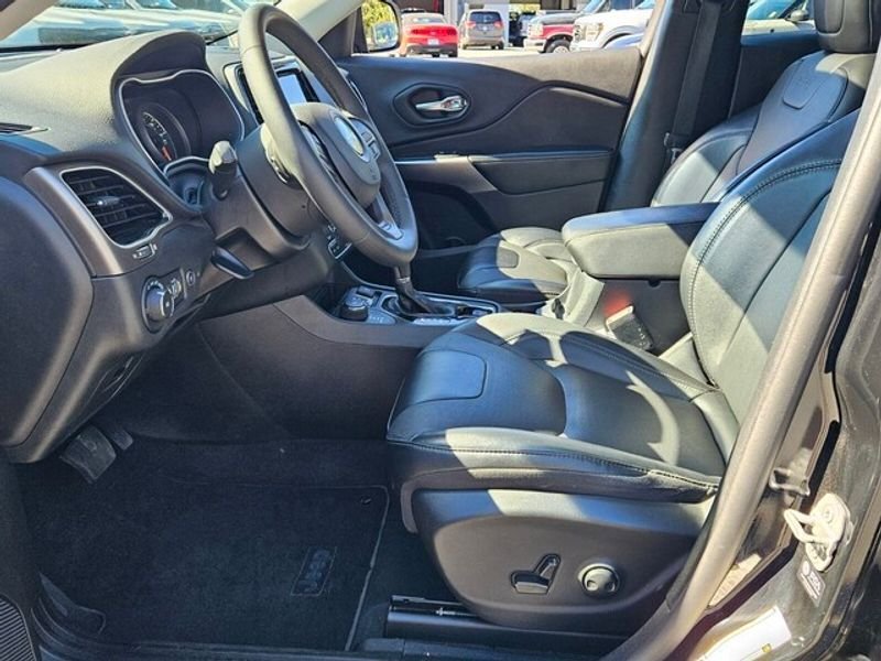 Used 2022 Jeep Cherokee Limited image 6