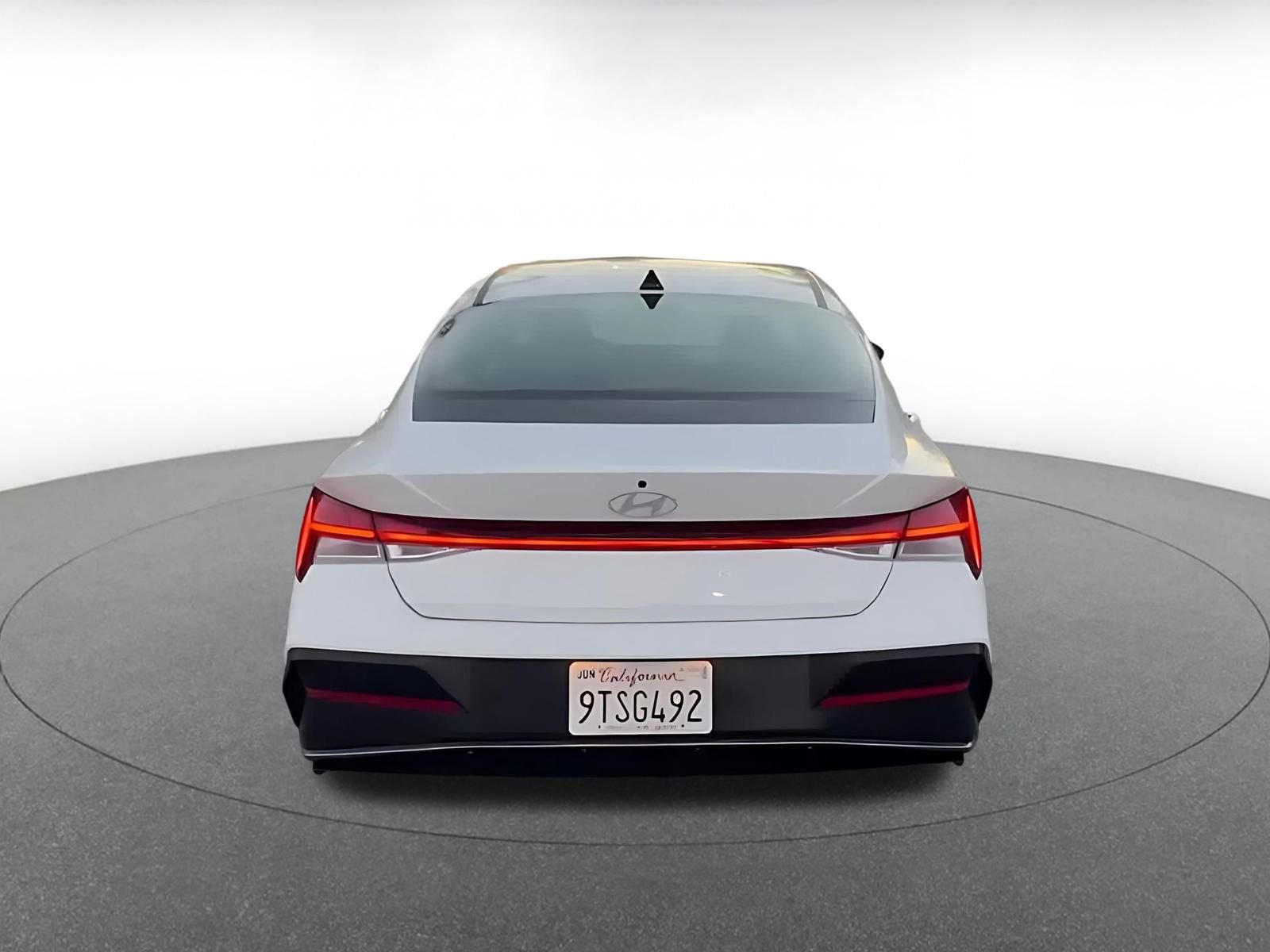 Used 2025 Hyundai Elantra SEL image 11