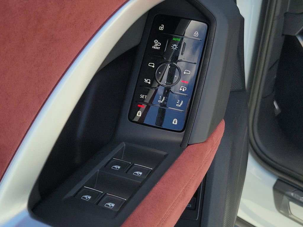 New 2025 Audi SQ5 Prestige image 19