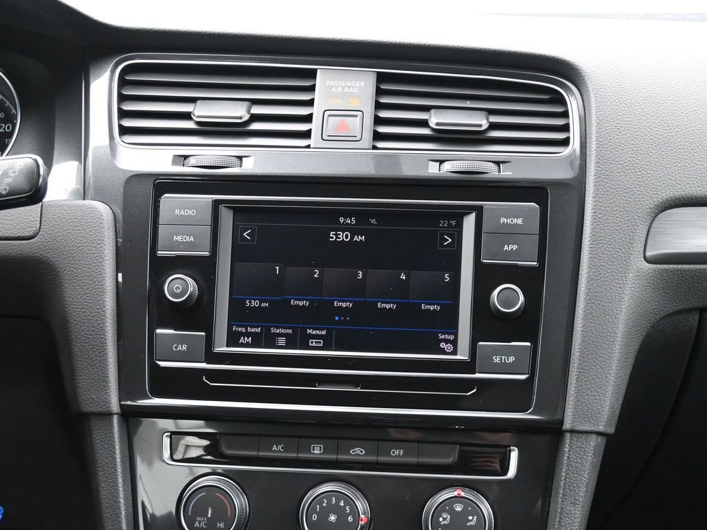 Used 2018 Volkswagen Golf S image 44