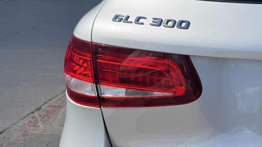 Used 2019 Mercedes-Benz GLC 300 4MATIC image 7