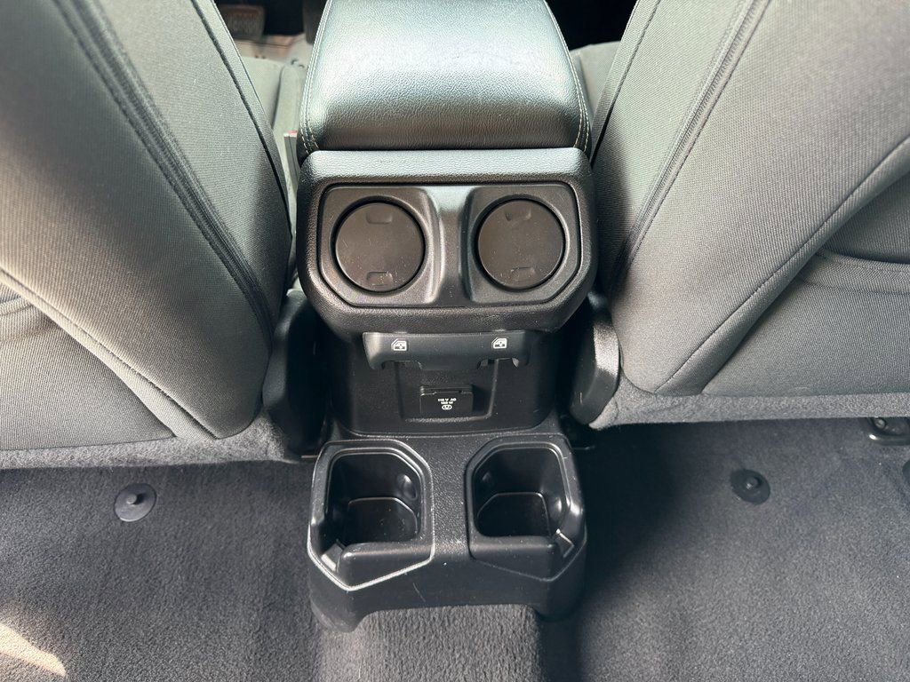 Used 2020 Jeep Wrangler Unlimited Sahara image 20
