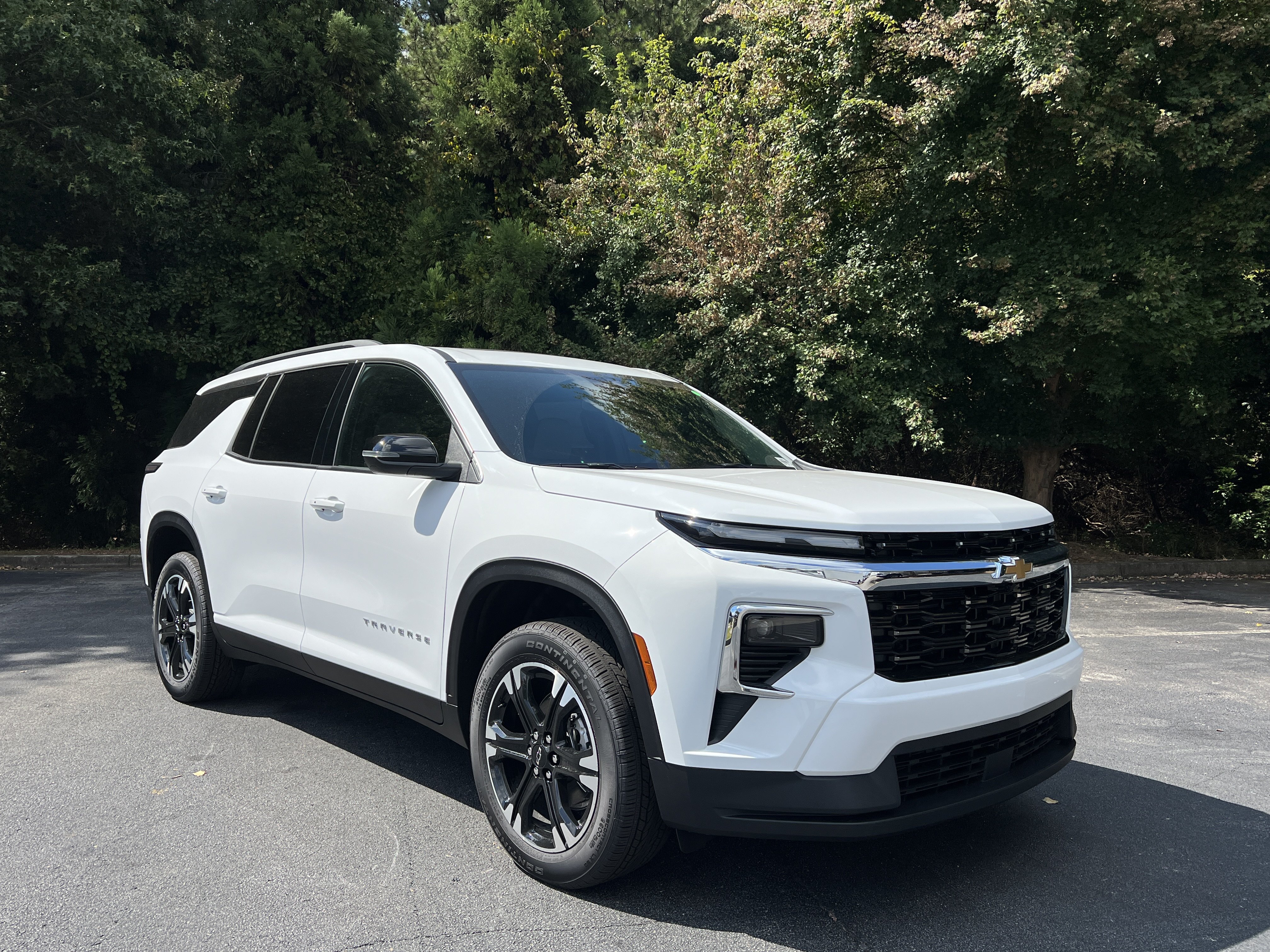 New 2027 Chevrolet Traverse LT w/ Sun and Wheel Package FWD image 2