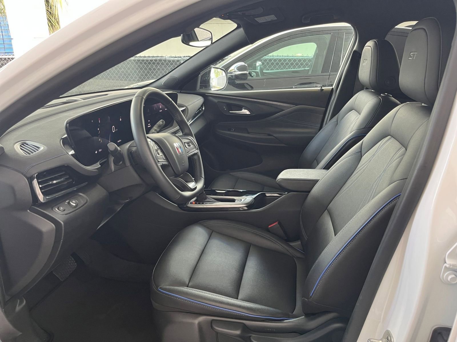 Used 2025 Buick Envista Sport Touring image 27