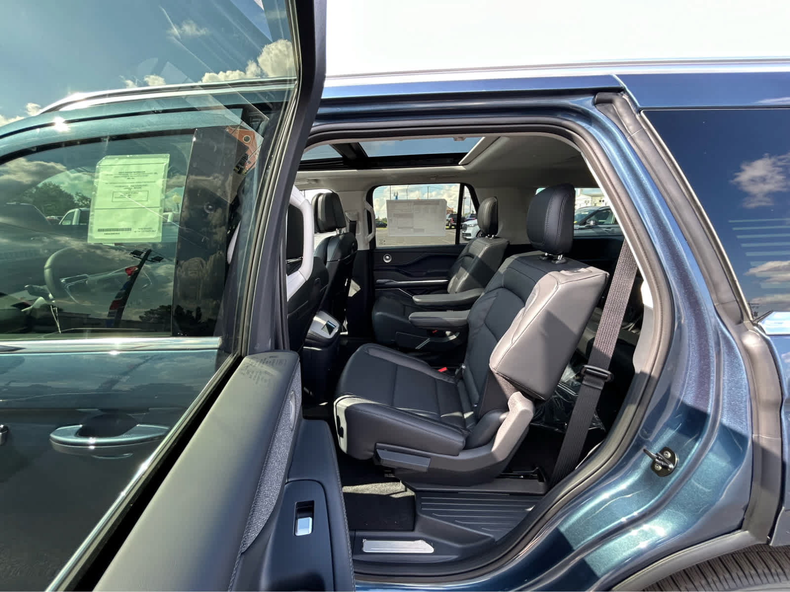 New 2027 Lincoln Navigator Reserve AWD/4WD image 13