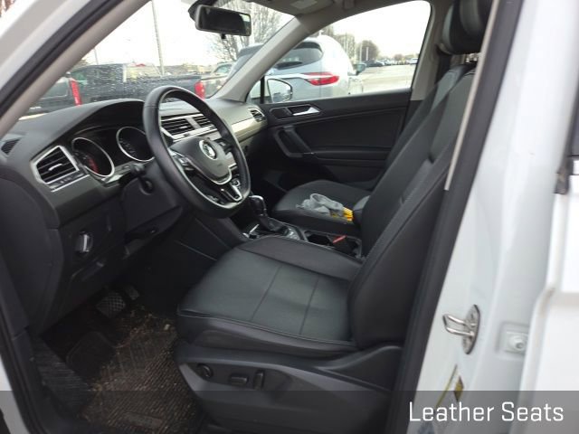 Used 2018 Volkswagen Tiguan SE w/ Panoramic Sunroof Package image 9