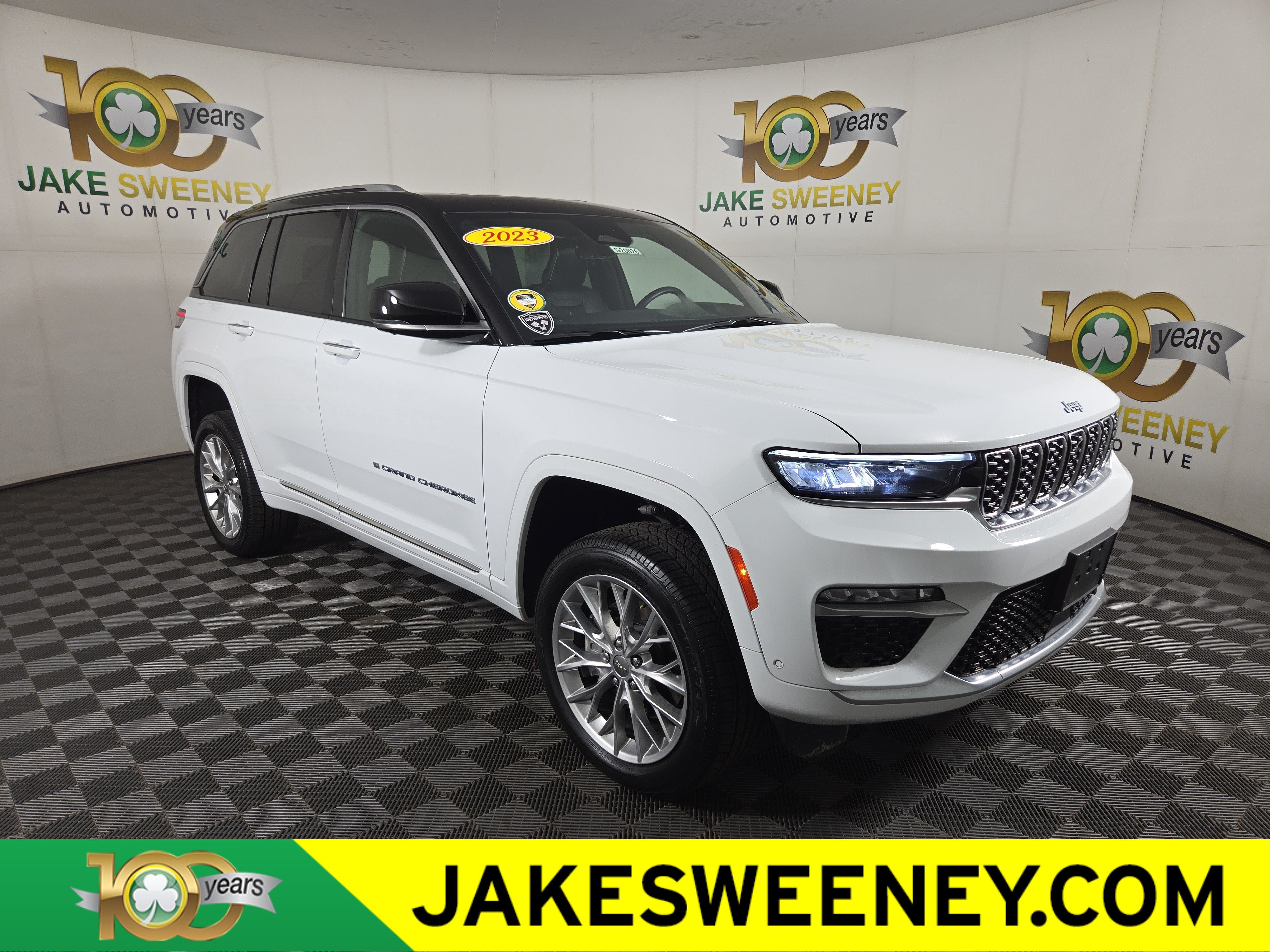 Used 2023 Jeep Grand Cherokee Summit w/ Luxury Tech Group V AWD/4WD image 1