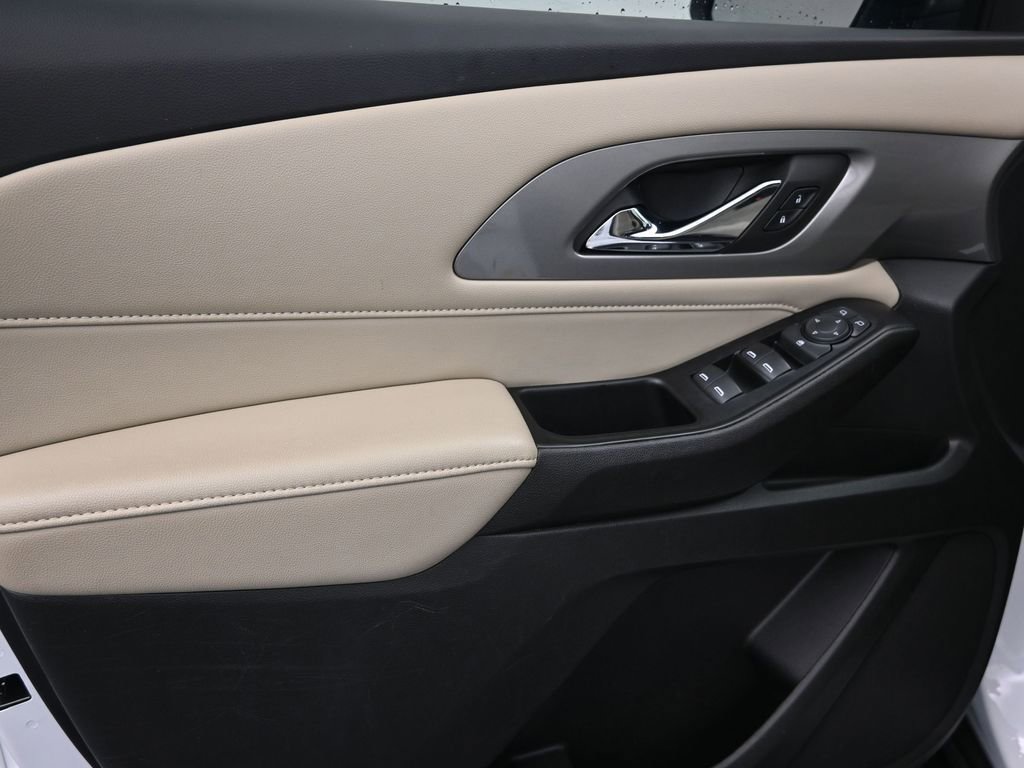 Used 2023 Chevrolet Traverse LS image 12