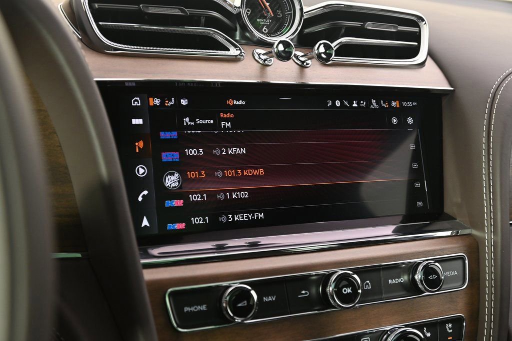 Used 2024 Bentley Bentayga Extended Wheelbase image 27