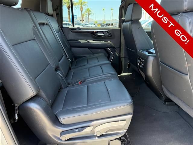 Certified 2025 Chevrolet Suburban LT AWD/4WD image 10