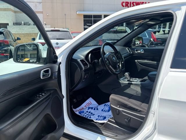 Used 2020 Jeep Grand Cherokee Laredo AWD/4WD image 14