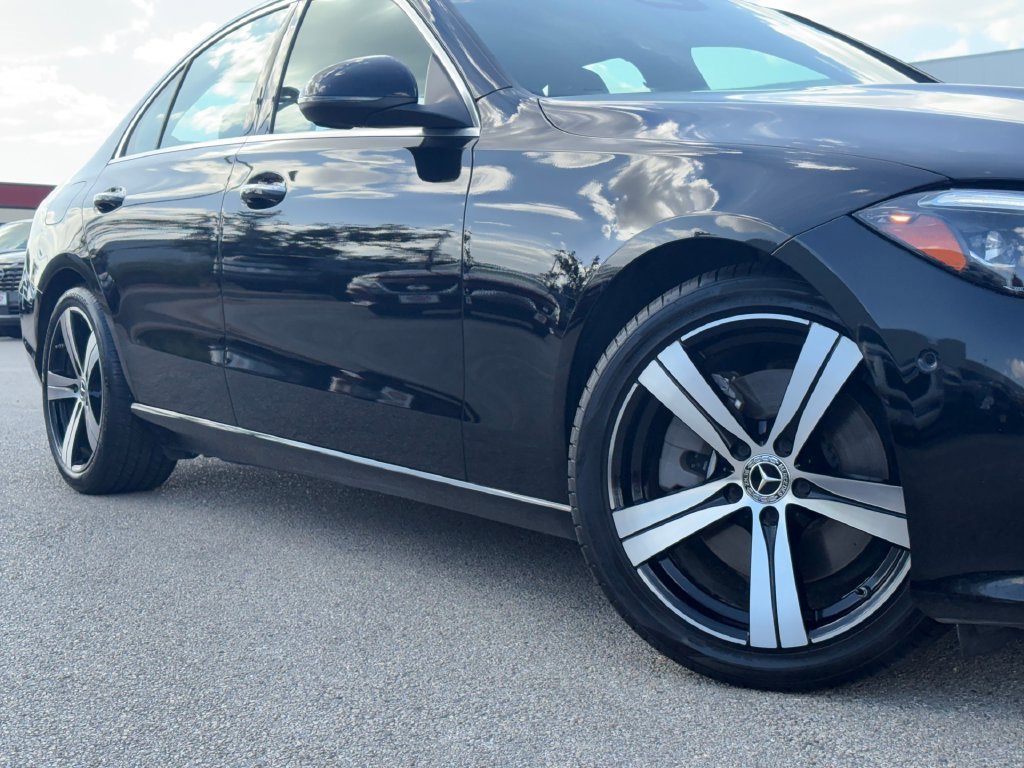 Used 2025 Mercedes-Benz C 300 4MATIC Sedan image 2