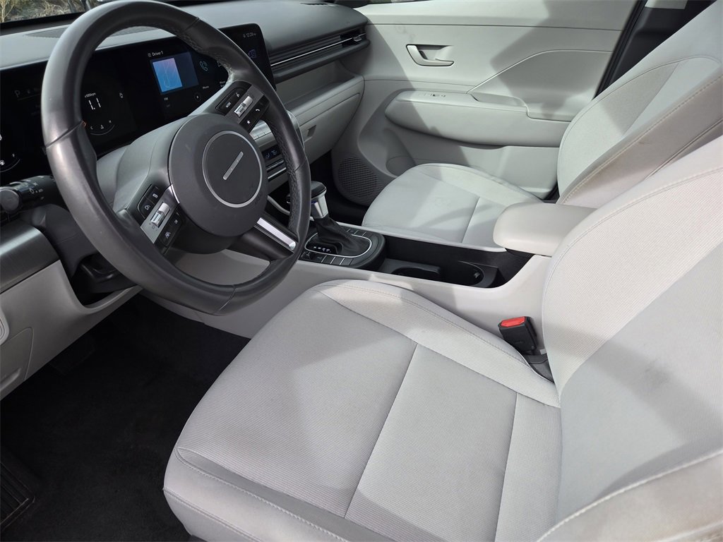 Used 2025 Hyundai Kona SEL image 8