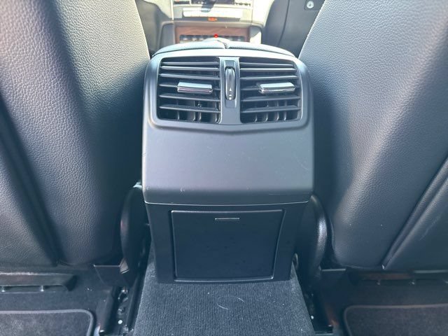 Used 2014 Mercedes-Benz E 250 BlueTEC Sedan image 23