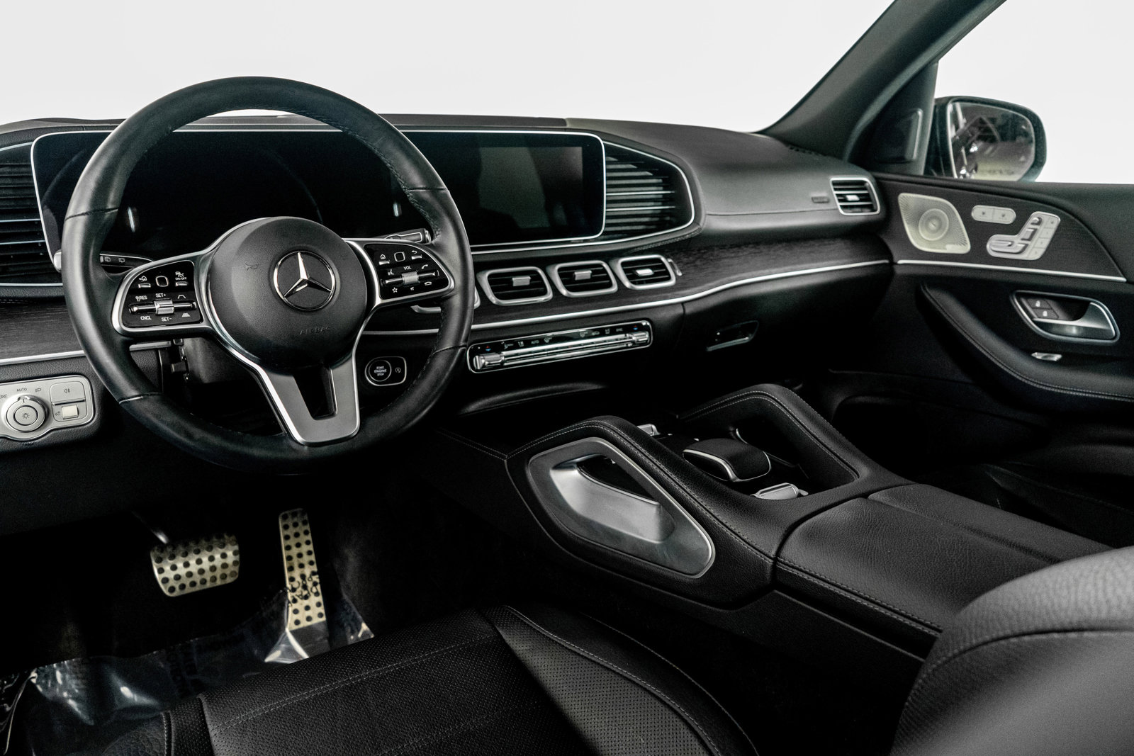 Used 2023 Mercedes-Benz GLS 580 4MATIC image 2