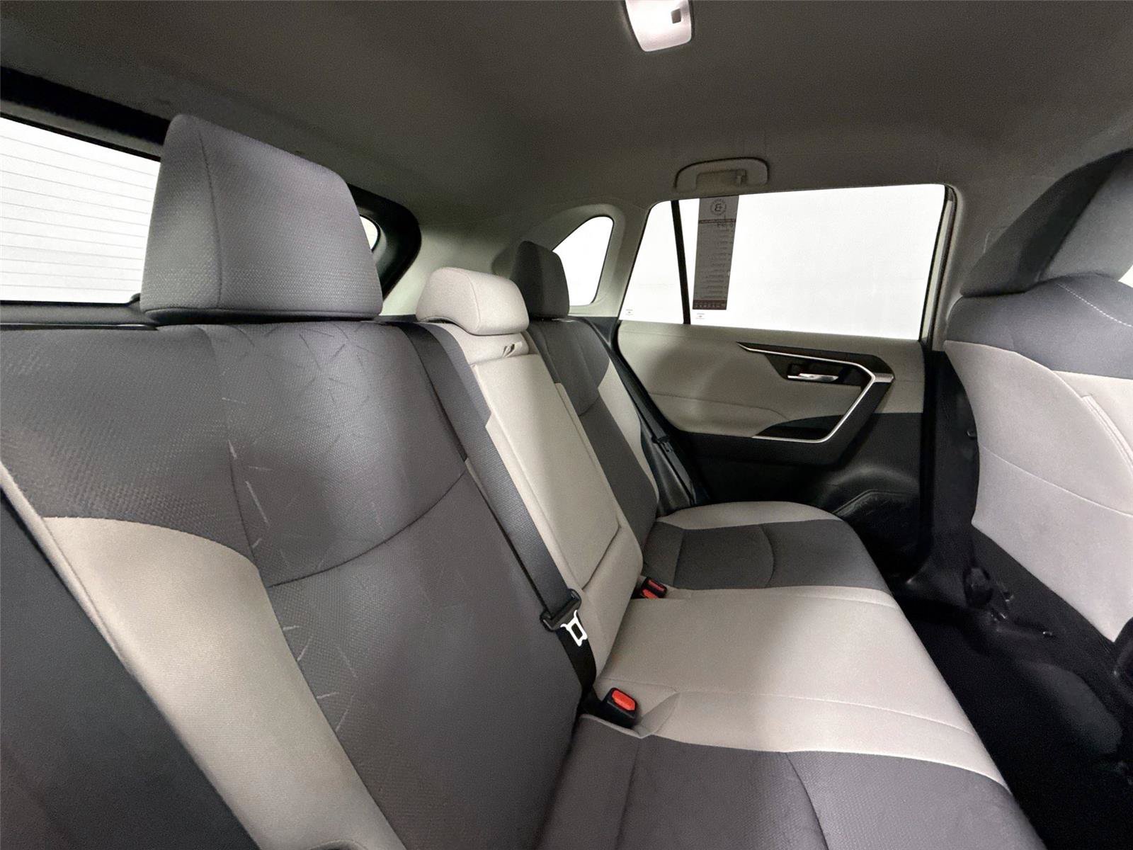 Used 2022 Toyota RAV4 XLE FWD image 39