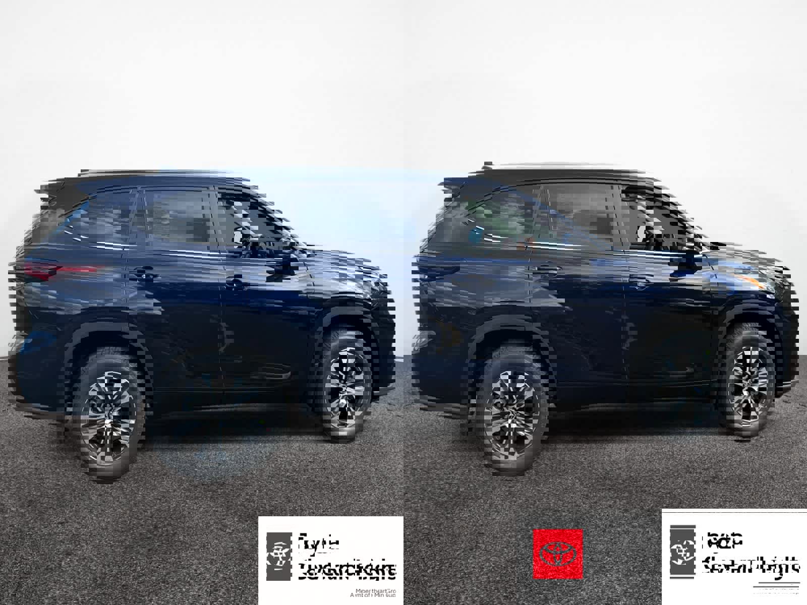 New 2025 Toyota Highlander XLE image 6