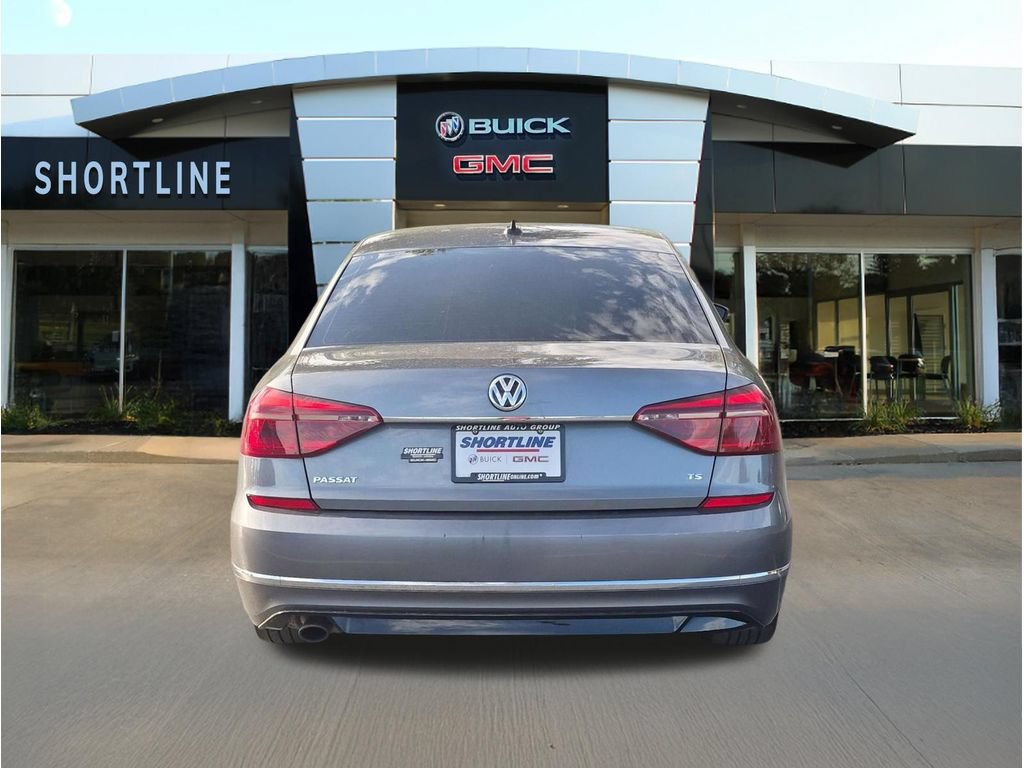 Used 2017 Volkswagen Passat 1.8T R-Line FWD image 4