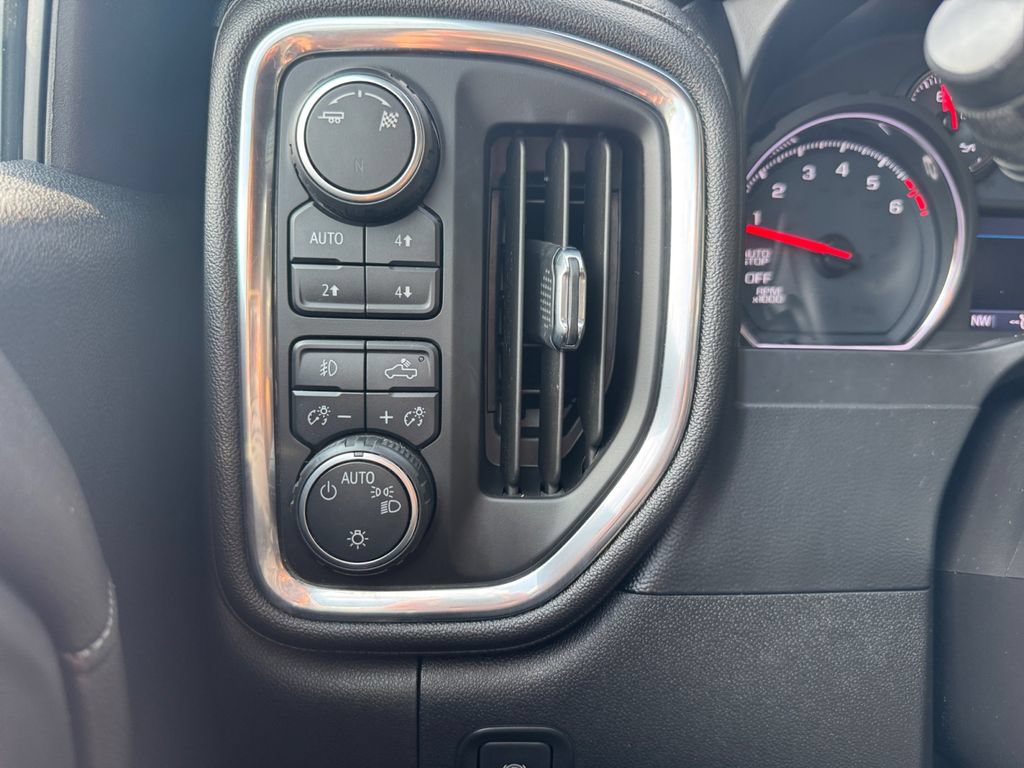 Used 2019 Chevrolet Silverado 1500 RST AWD/4WD image 28