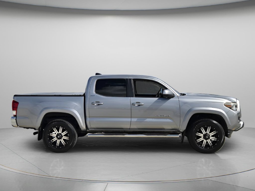 Used 2017 Toyota Tacoma SR5 w/ Tow Package RWD image 3