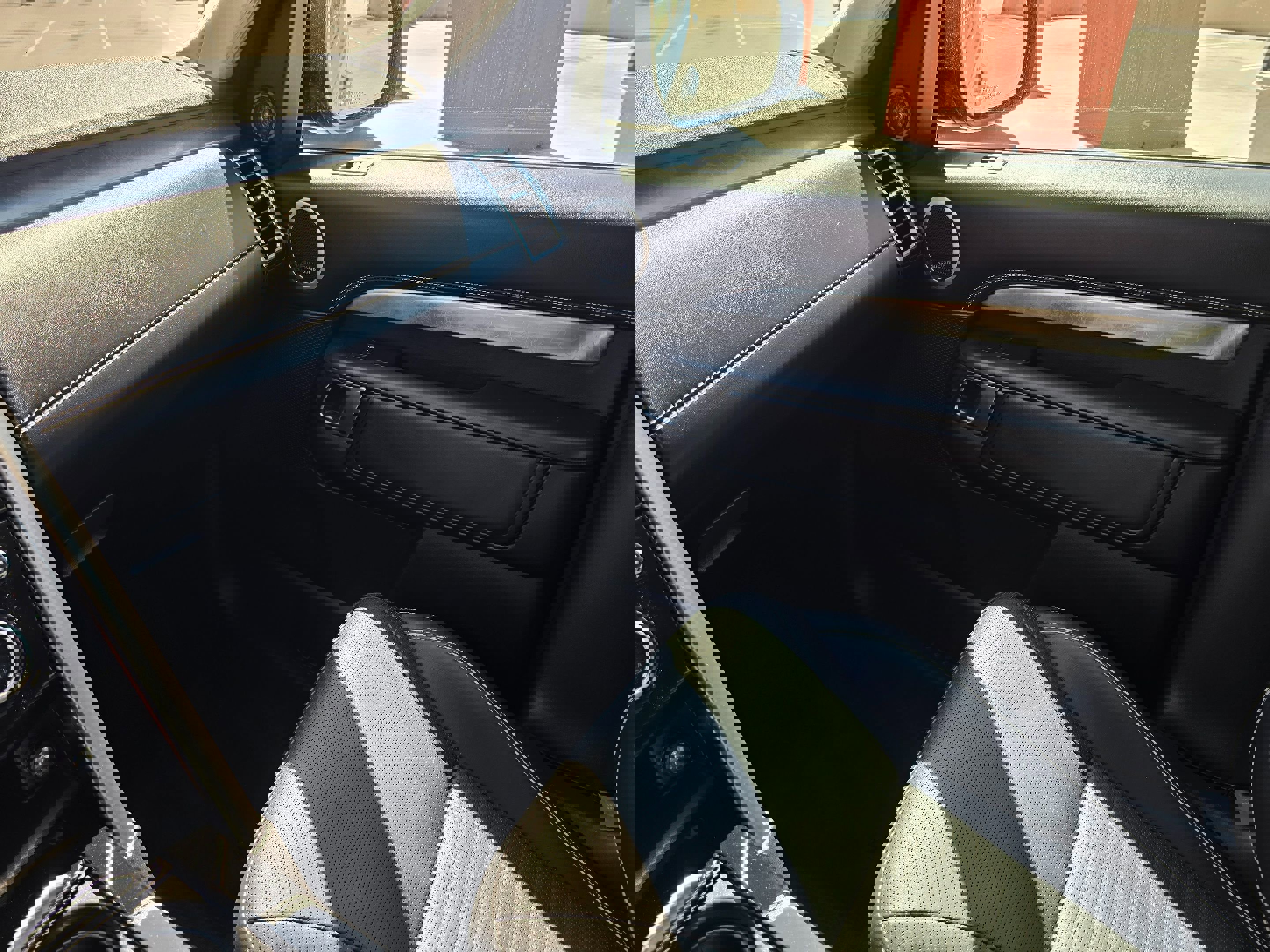 Used 2017 Land Rover Discovery First Edition image 36