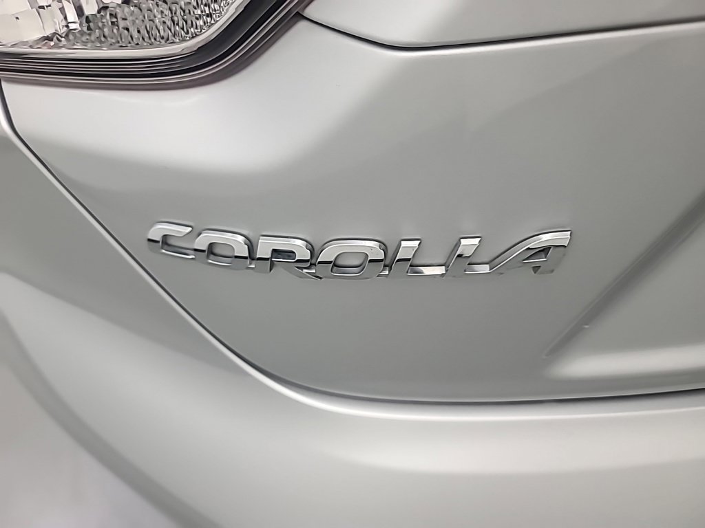 Used 2025 Toyota Corolla LE FWD image 12