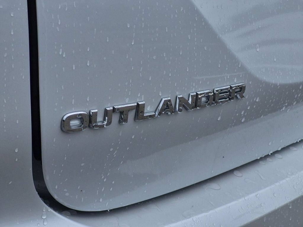 Used 2023 Mitsubishi Outlander SE AWD/4WD image 10